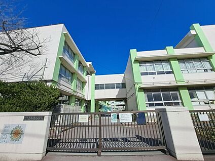 葛飾区立上千葉小学校 389m