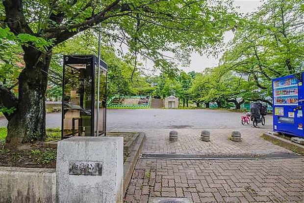 御嶽公園(約666m)