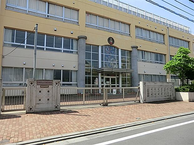 川崎市立小田小学校(約418m)