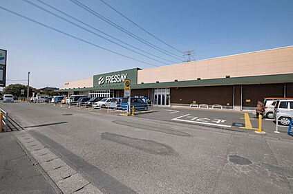フレッセイ宝泉店 2029m