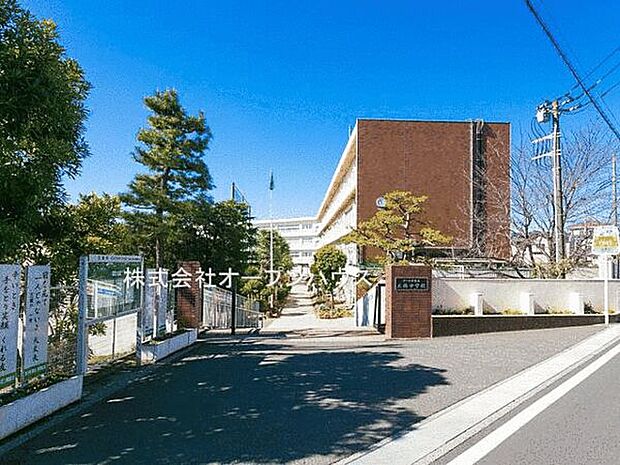 さいたま市立三橋中学校(約686m)