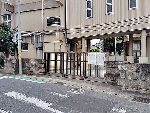 千葉市立登戸小学校(約717m)