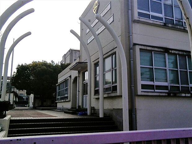 名古屋市立原中学校(約602m)