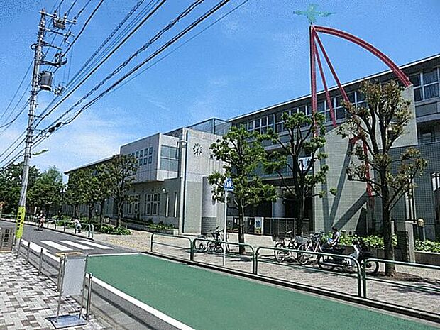 世田谷区立八幡山小学校(約814m)