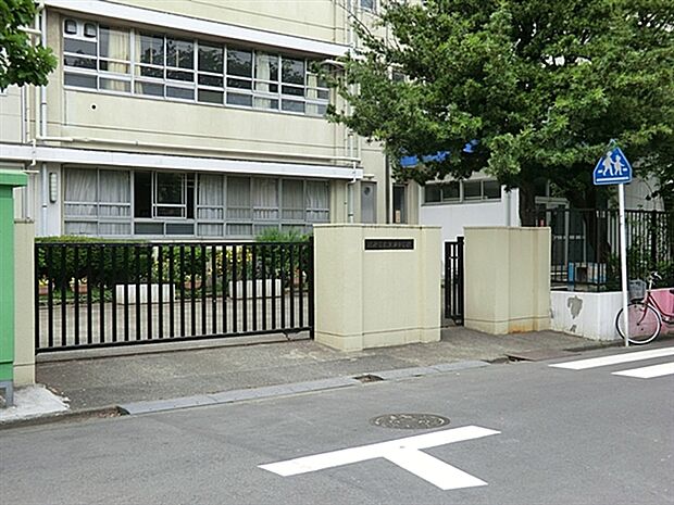 川崎市立渡田中学校(約565m)