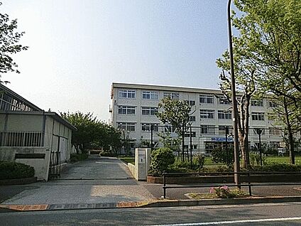 多摩市立東愛宕中学校 703m
