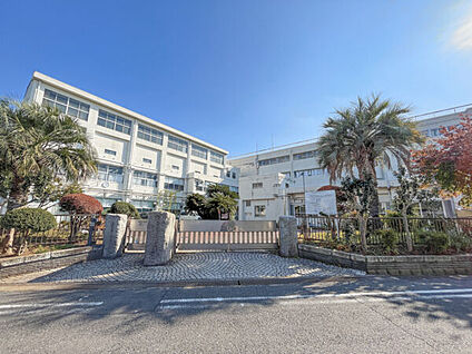 横浜市立高田東小学校 933m