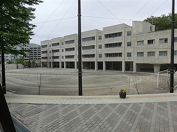 豊島区立千登世橋中学校(約994m)