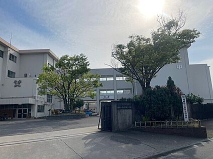 岡崎市立矢作北中学校 1698m
