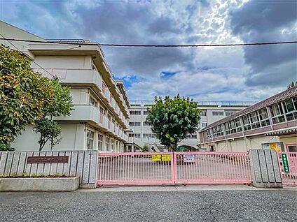 さいたま市立岸町小学校 330m