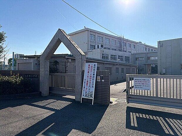 知立市立知立中学校(約1,812m)