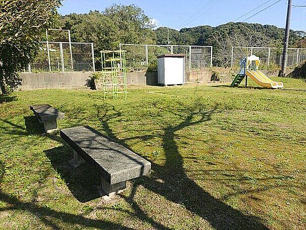 五条・東ヶ丘公園(約497m)