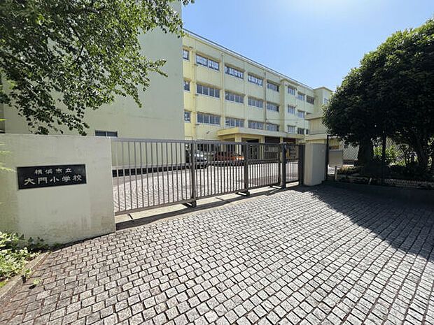横浜市立大門小学校(約811m)