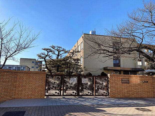 名古屋市立稲葉地小学校(約92m)