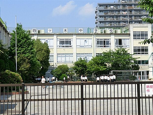葛飾区立四ツ木中学校(約431m)