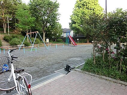 六ツ川一丁目第二公園 981m