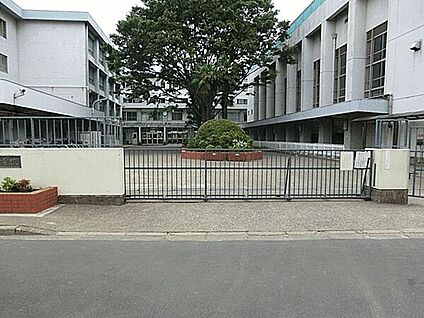 練馬区立関中学校 1381m
