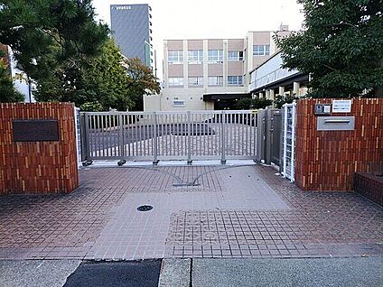 名古屋市立黄金中学校 691m