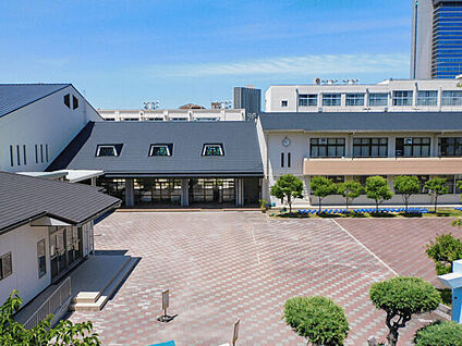 高槻市立桃園小学校 809m