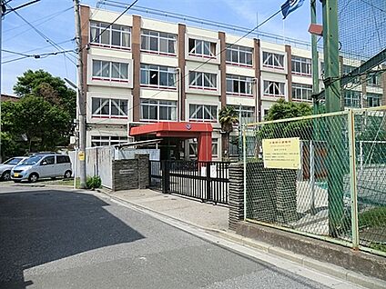 北区立滝野川紅葉中学校 390m