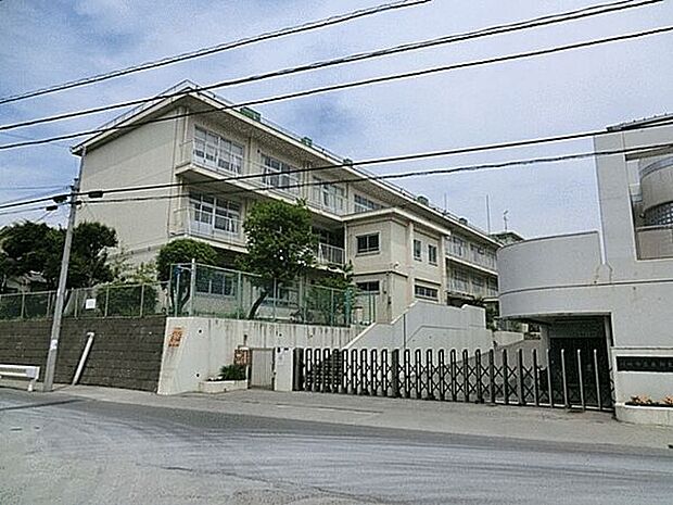 川崎市立東柿生小学校（約943m）