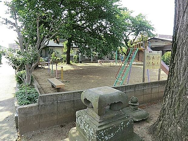秋葉神社こども広場(約1,915m)