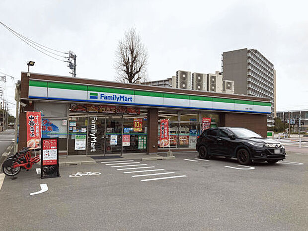 ファミリーマート金城一丁目店(約628m)