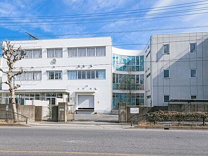 川口市立十二月田中学校 696m