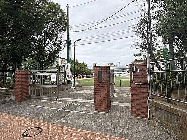 足立区立西保木間小学校(約610m)