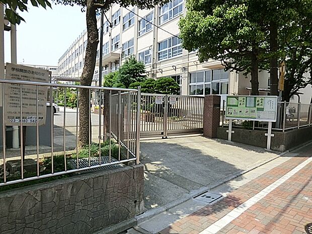 足立区立竹の塚中学校(約1,060m)