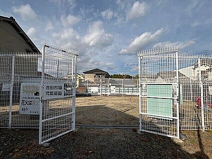 吉田市場児童遊園 909m