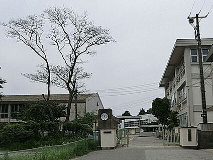 流山市立東小学校 1030m