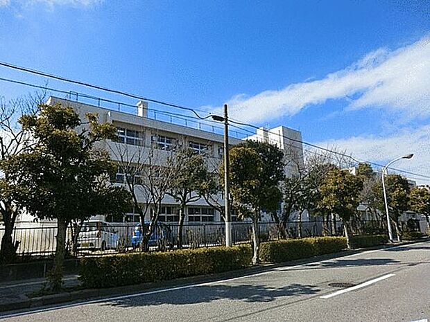 浦安市立見明川小学校（約1,349m）