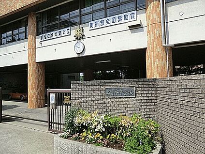 川口市立上青木中学校 591m