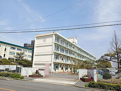 春日井市立篠木小学校 190m