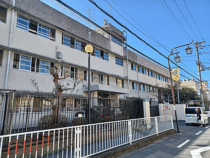 東大阪市立八戸の里小学校 688m