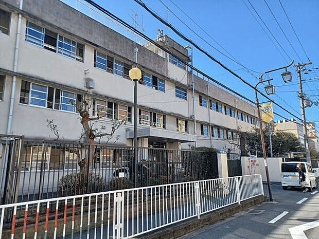 東大阪市立八戸の里小学校(約688m)