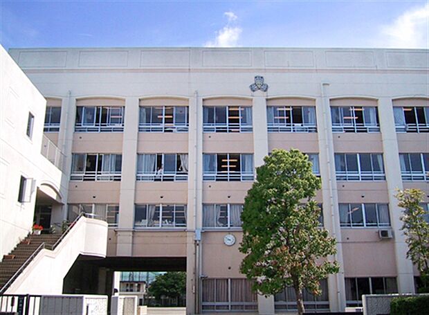 川崎市立西高津中学校(約1,085m)