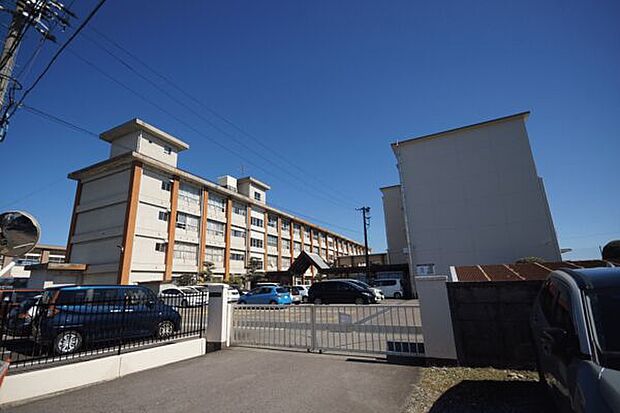 一宮市立南部中学校(約1,835m)