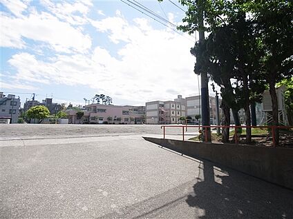 大田区立梅田小学校 757m