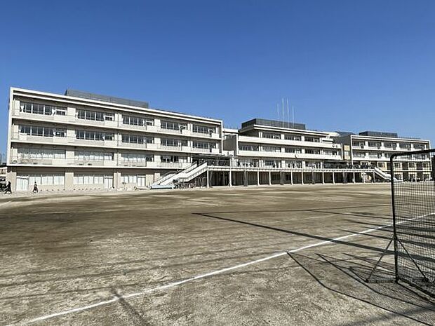江戸川区立葛西中学校(約871m)