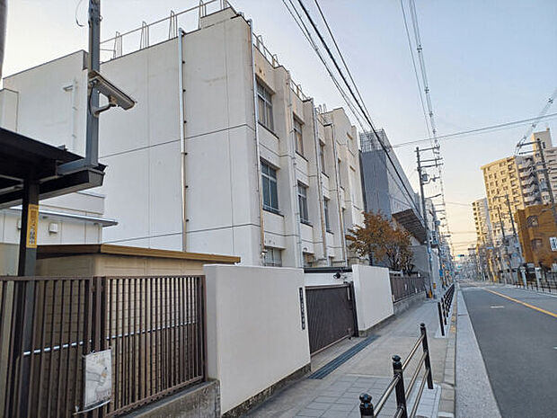 大阪市立苗代小学校(約373m)