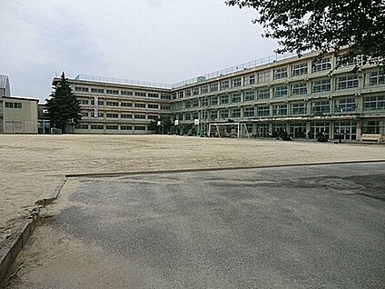 鎌ケ谷市立第二中学校 576m