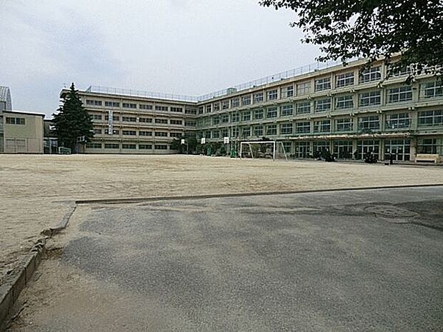鎌ケ谷市立第二中学校(約576m)