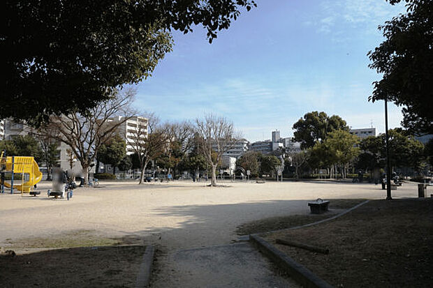 三宅中央公園(約943m)