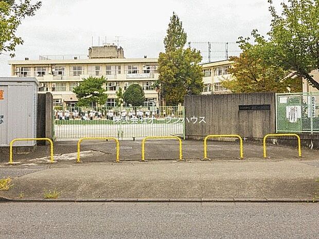 町田市立南第一小学校(約421m)