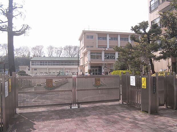 横浜市立松本中学校（約2,305m）