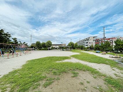 行徳駅前公園 699m