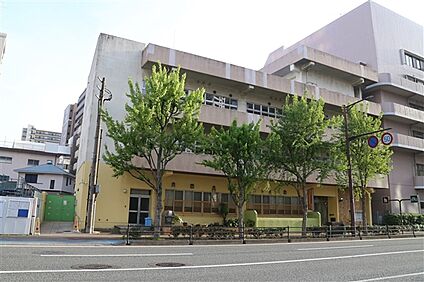 大手門保育園 913m