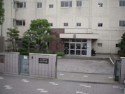 名古屋市立東陵中学校 1215m